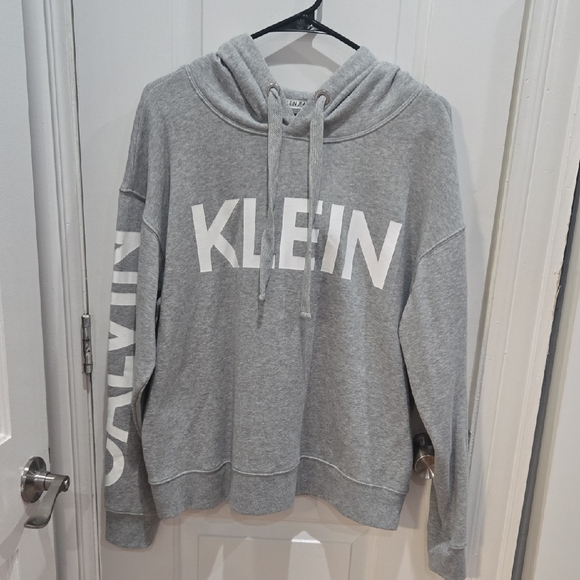 Calvin Klein Sweaters - Calvin Klein Heather Gray Sweatshirt